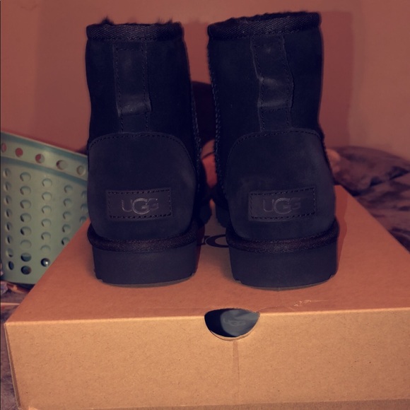Black mini UGG boots - Picture 2 of 5